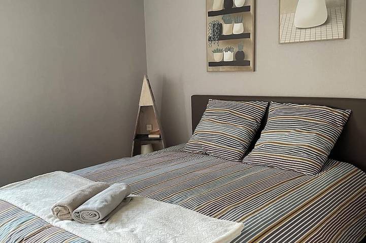 Appartement entier, Appartement proche gare et centre ville parking privé et sécurisé in Laval, Mayenne