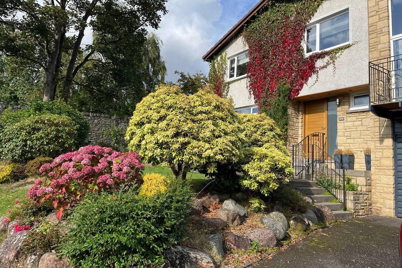 4-Bed Seaside Dream House - Sleeps 8 & Parking in Dundee, Angus