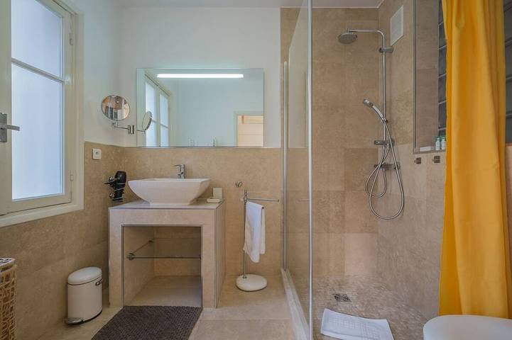 Gîte pour 4 personnes, avec jardin dans Plage Fabron Bambou Nice - 3