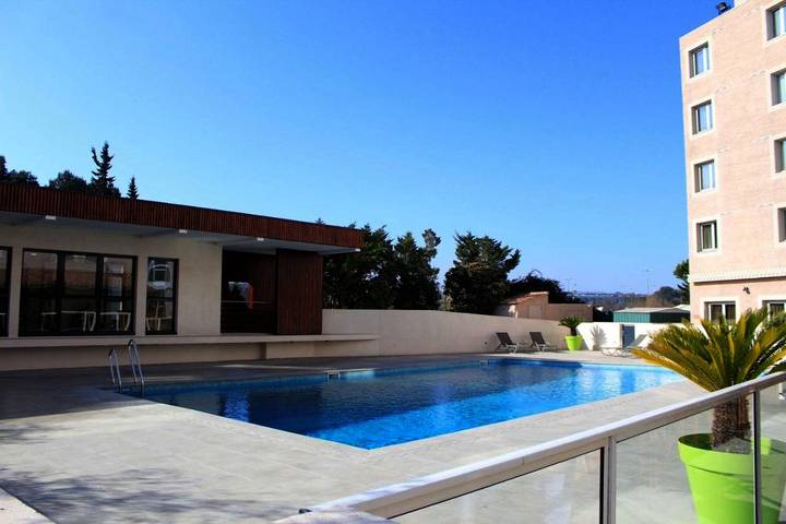 Hôtel pour 2 personnes, avec terrasse et piscine à Vitrolles - 2