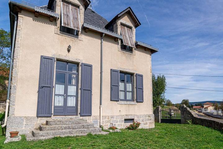 Gîte pour 6 personnes, avec Terrasse ainsi que Jardin et Vue