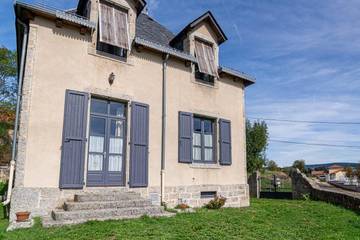 Gîte pour 6 personnes, avec jardin dans Chaulhac