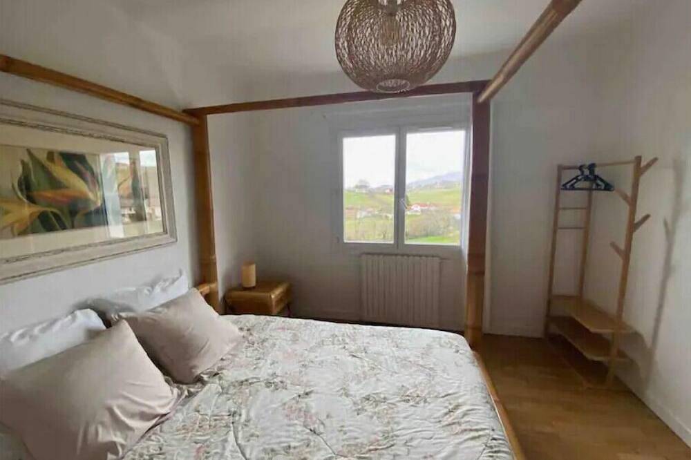Family Friendly, Swimming pool, Air conditioned, Quiet, Pastoral in Espelette, Bayonne region