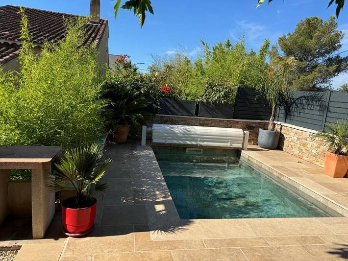 Ferienhaus für 3 Personen, mit Garten und Ausblick sowie Pool