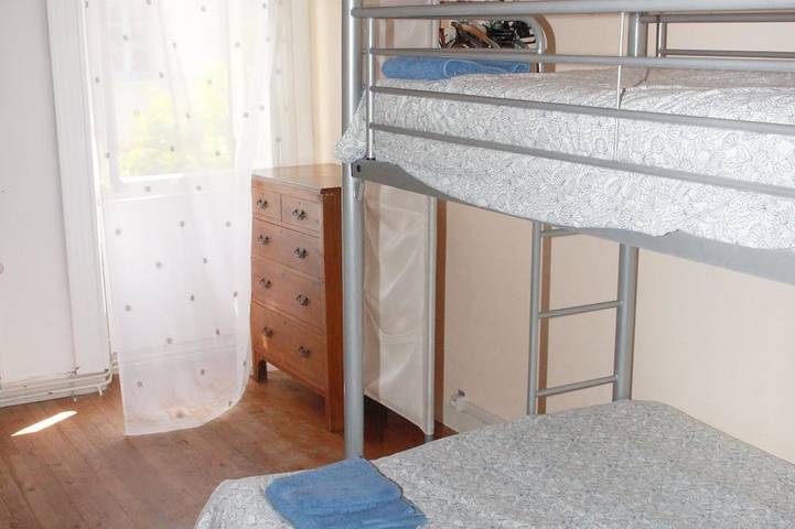 Location de vacances pour 10 personnes, avec terrasse ainsi que piscine et jardin à Migron - 4