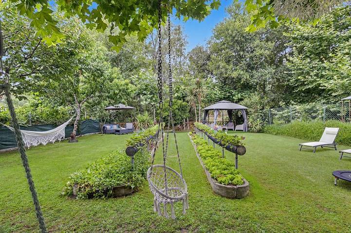 Location de vacances pour 5 personnes, avec Balcon et Jardin dans Rendufe