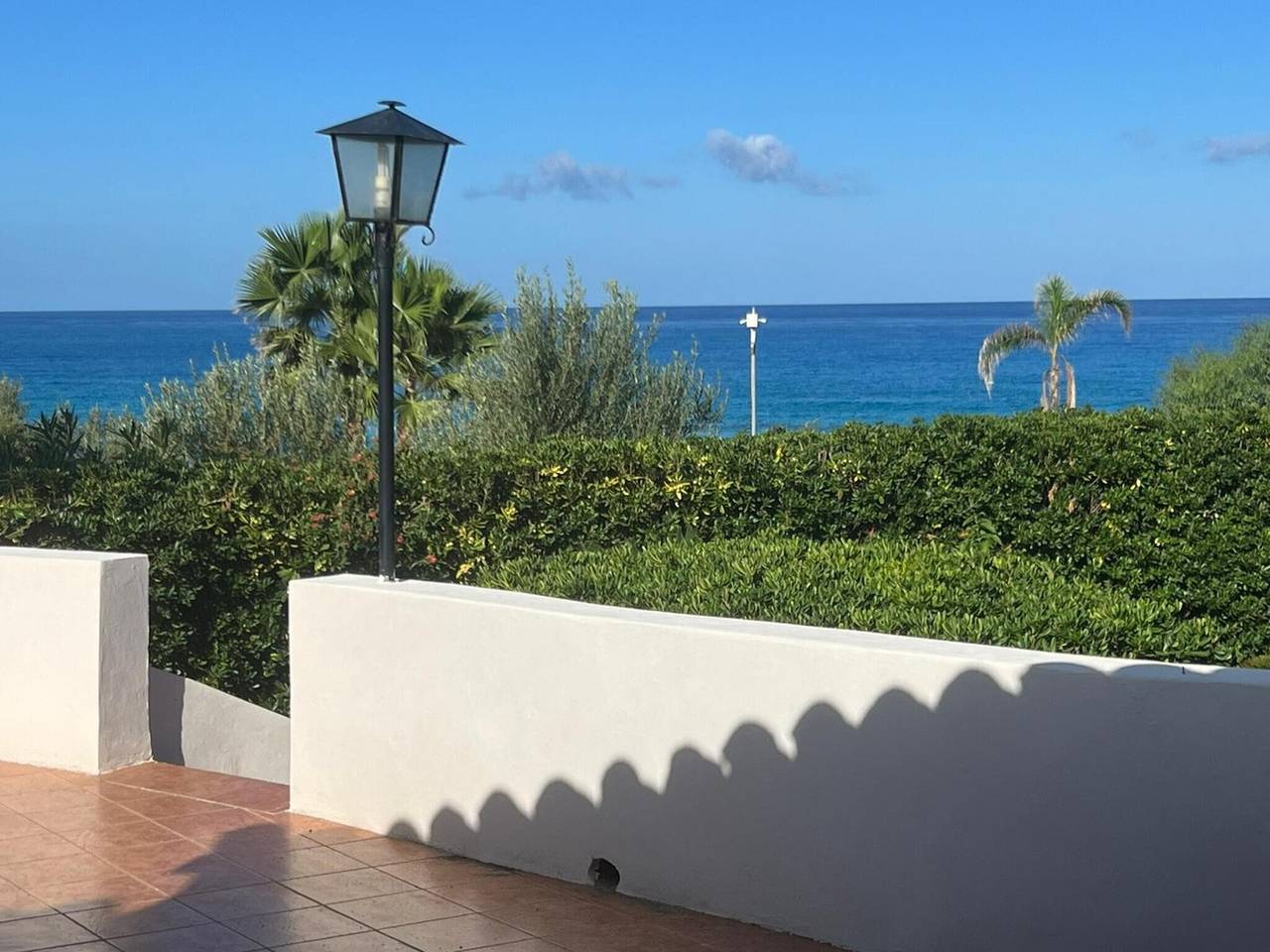 Villa 'Edith' avec vue sur la mer, piscine partagée et climatisation in Parghelia, Province de Vibo Valentia