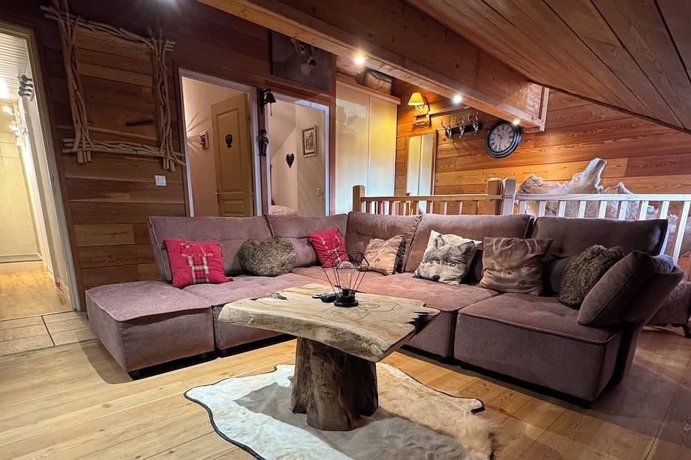 Entire apartment, Lovely duplex flat facing the slopes in Serre Chevalier for 8 to 10 people in La Salle-les-Alpes, Serre Chevalier