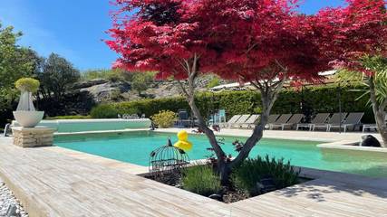 Location de vacances pour 11 personnes, avec piscine et jardin à Murs