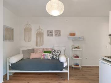 Gîte pour 3 personnes, avec jardin à Athènes