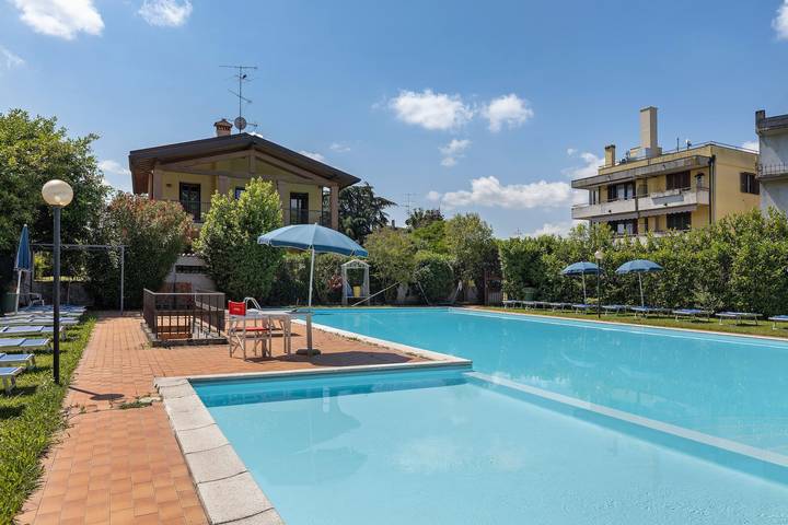 Ferienwohnung für 4 Personen, mit Balkon und Garten sowie Kinderpool in Desenzano del Garda - 2