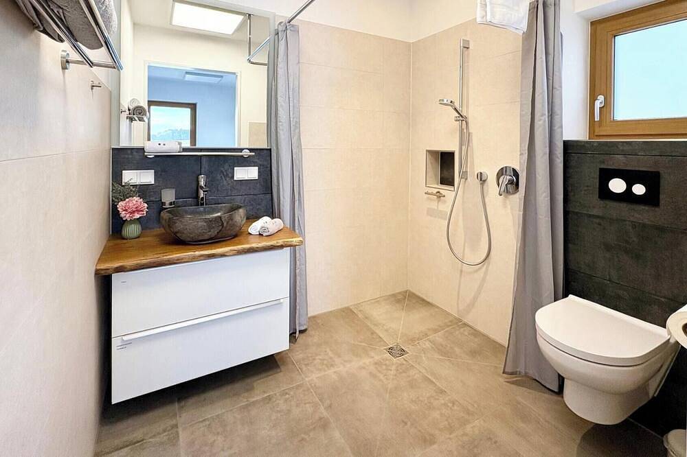 Ganze Wohnung, Ferienapartment mit 3 sep. Schlafzimmern und Bädern in Nußdorf, Chiemsee