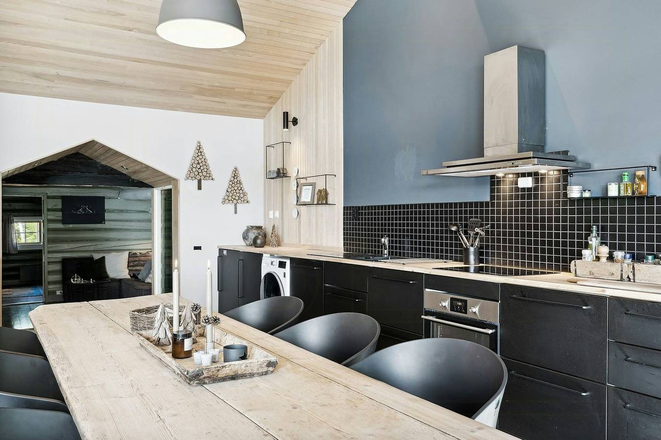 Historisk hytteidyll ved Espedalsvannet in Gausdal 