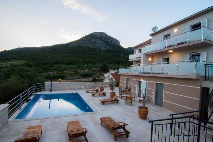 Ferienwohnung für 5 Personen, mit Ausblick und Garten sowie Pool - 1