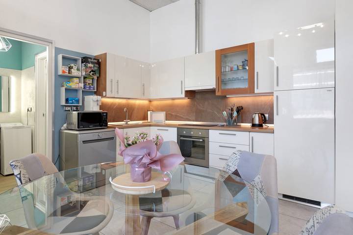 'Il Pied A Terre' Apartment with Wi-Fi and Air Conditioning
