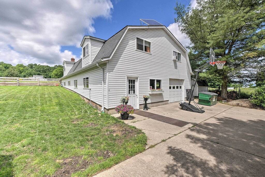 Neu! Einfamilienhaus mit Platz im Freien in Amish Country! in Geauga County