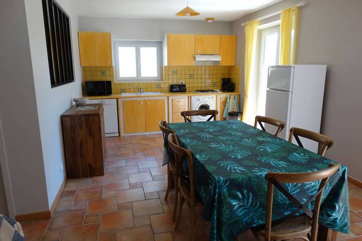 Gîte pour 6 personnes, avec jardin à Banne - 2