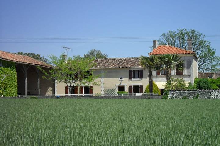 Gîte pour 9 personnes, avec jardin à Rouffiac (Charente-Maritime)