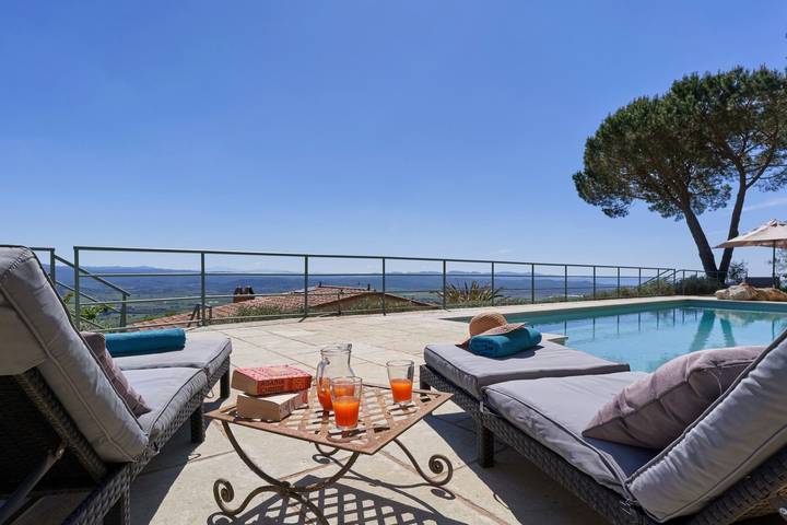 Villa per 14 persone, con Balcone e Terrazza nonché Giardino e Piscina a Campiglia Marittima