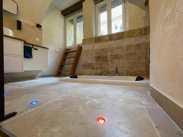 Gîte pour 2 personnes, avec jacuzzi ainsi que terrasse et jardin dans Théâtre antique d'Orange - 2