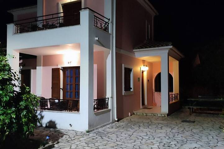 Holiday rental for 6 people, with pool and garden as well as balcony in Sidari