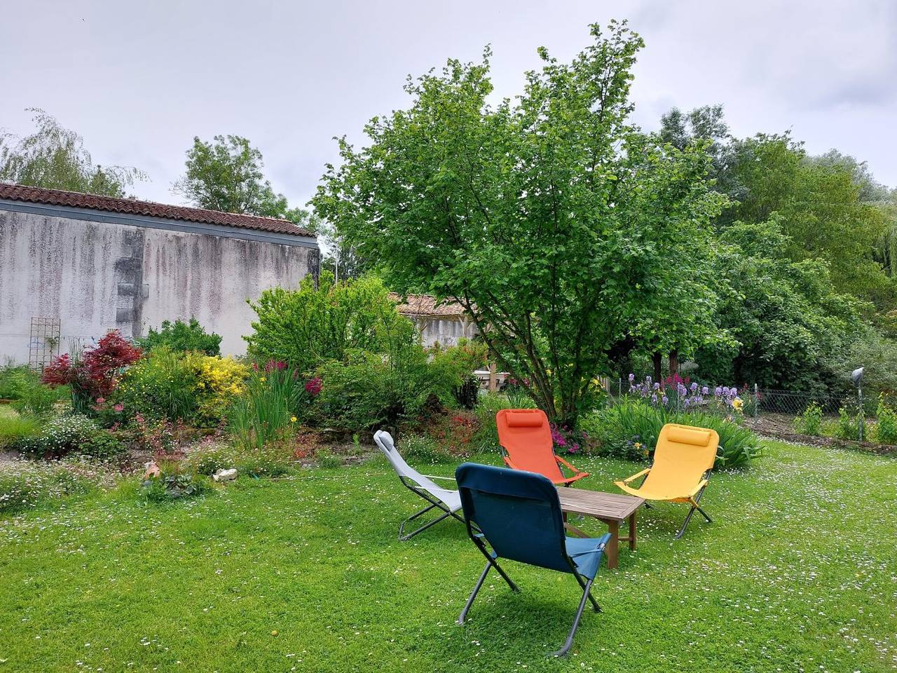 Chambres d'hôtes La Bulle d'Etang - Bois Flotte in Saint-Hippolyte (Charente-Maritime), Région de Rochefort