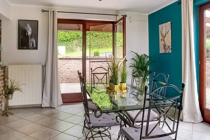 Location de vacances pour 8 personnes, avec terrasse ainsi que jardin et piscine à Hamoir