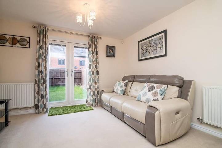 Apartment for 4 people, with garden, with pets in Wolverhampton
