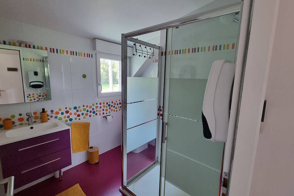 Habitación 'Hoëdic' con terraza compartida, Wi-Fi y aire acondicionado in Ploeren, Côte des Mégalithes