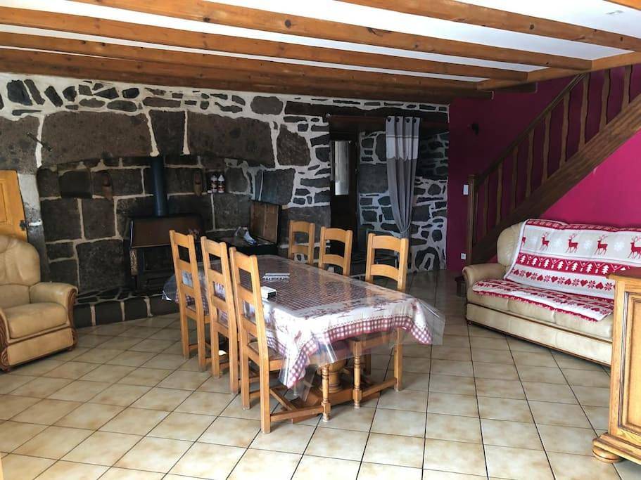 Five-Bedroom House in Oradour, Région de Saint-Flour