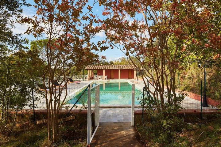 B&b per 12 persone, con piscina e giardino nonché panorama in Chianti