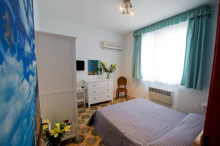 Ferienwohnung für 2 Personen, mit Balkon/Terrasse und Whirlpool sowie Garten und Ausblick