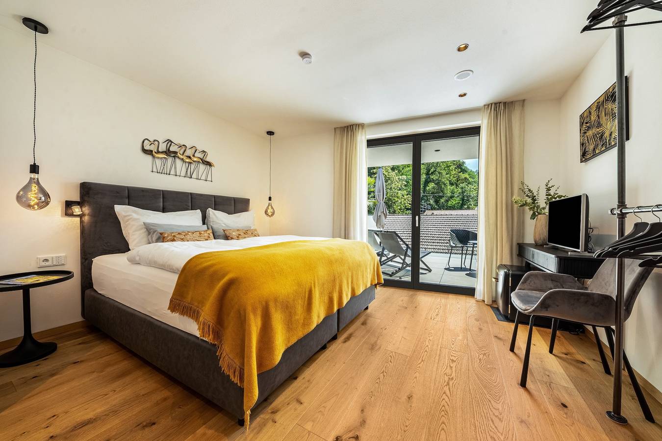 Entire studio, New "Videre Lodge Double Room" with Mountain View, Wi-Fi & Terrace in Gargazon, Sarntal Alps