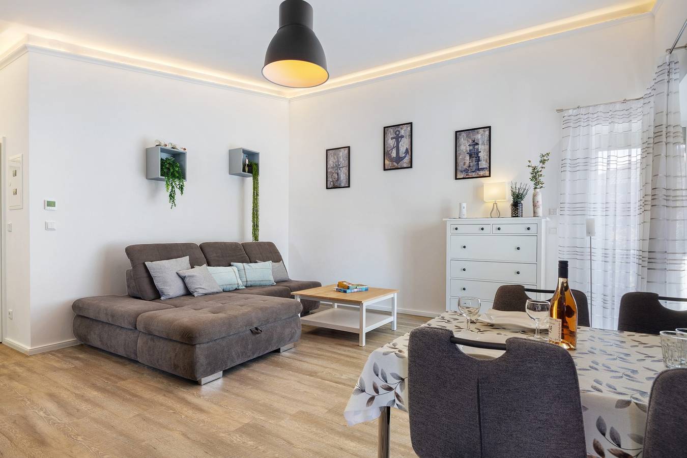 Entire apartment, Apartment 'At the Gateway to Hamburg' with Balcony in Neu Wulmstorf, Landkreis Harburg