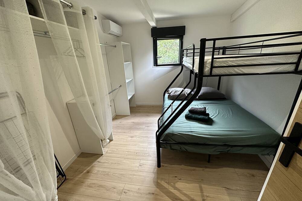 Comfortable cabin with Sainte-Victoire view in Fuveau, Aix-en-Provence en omgeving