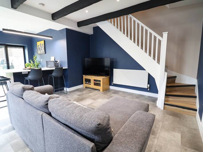 2 Makant Street in Bolton, Grand Manchester