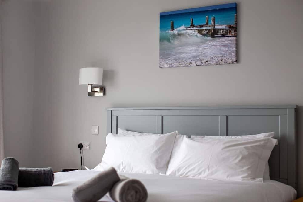 'Waterside' - overlooking Mudeford Harbour - *** No Booking Fees *** in Mudeford, Christchurch