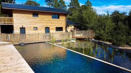 Tente pour 2 personnes, avec piscine et jardin ainsi que terrasse et vue dans le Gard