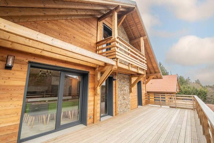 Chalet pour 14 personnes, avec sauna ainsi que jardin et jacuzzi