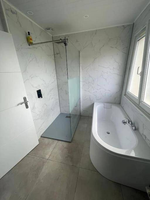 Location de vacances pour 5 personnes, avec terrasse et vue dans Le Mesnil-sur-Oger - 2