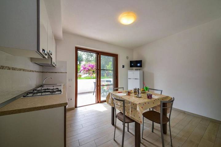 Location de vacances pour 3 personnes, avec vue et jardin à Peschici - 3