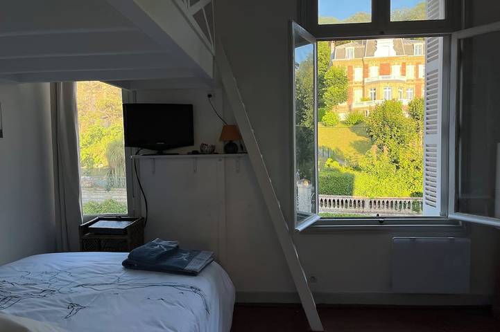 Ganze Wohnung, Ferienwohnung mit Meerblick in Montebello mit direktem Zugang zum Strand. in Trouville-sur-Mer, Lisieux und Umgebung