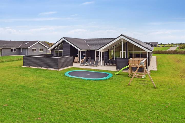 Ferienhaus für 18 Personen, mit Whirlpool und Terrasse sowie Garten und Sauna in Hostrup Strand