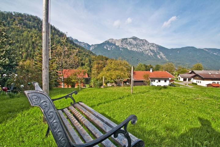 Ganze Ferienwohnung, Brucknerbauer - Appartement mit Balkon für 1 - 2 Personen mit herrlichem Talblick und Terrasse in Bad Reichenhall, Berchtesgadener Alpen
