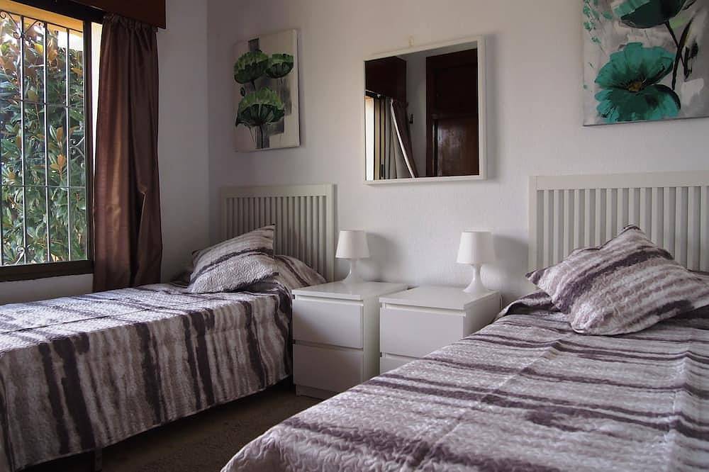 Fortryllende villa med privat basseng og fantastisk utsikt, nær stranden. in Torremuelle, Benalmádena