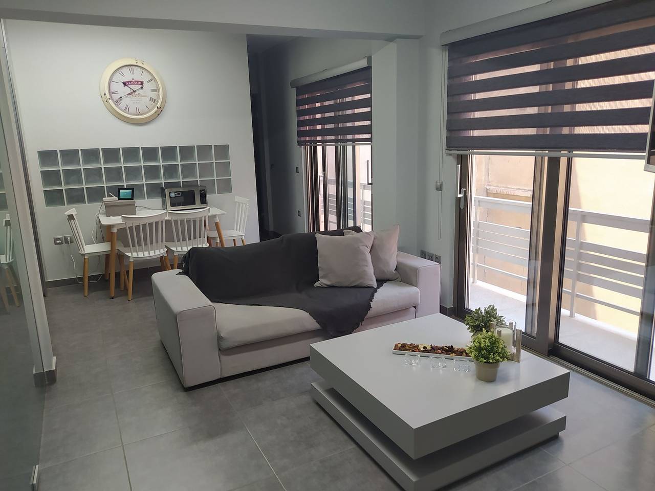 Apartamento entero, Apartamento de vacaciones para 4 personas con balcón in Sección central de Atenas, Atenas