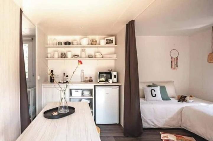 Zecamping 4* piscine club enfant  locatif 16m2 4 pers in Lons-le-Saunier, Jura