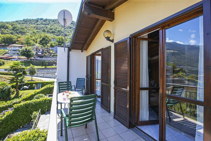 Appartamento intero, Appartamento vacanze per 4 persone con vista lago in Pino sulla Sponda del Lago Maggiore, Maccagno con Pino e Veddasca