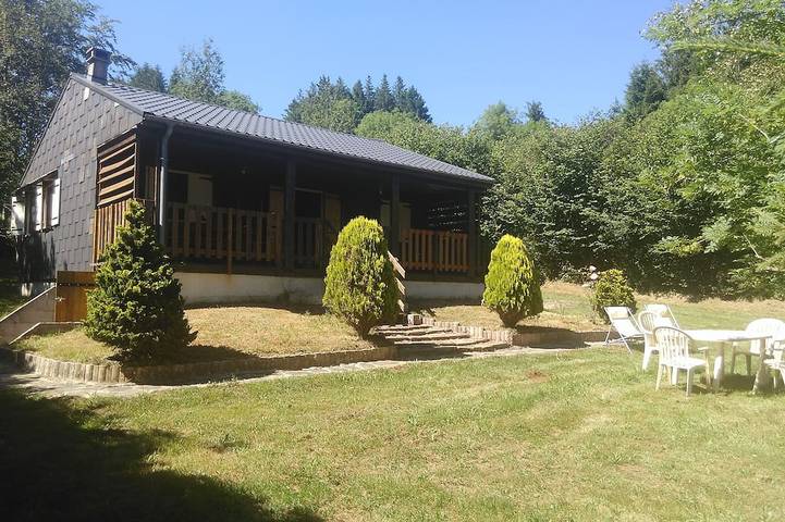 Maison de campagne pour 4 personnes, avec jardin et terrasse, animaux acceptés à Laprade