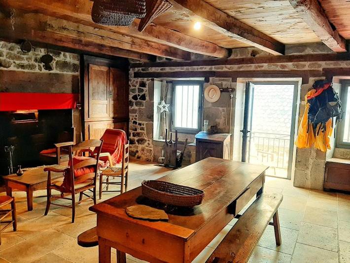 Location de vacances pour 4 personnes, avec balcon ainsi que jardin et vue à Mandailles-Saint-Julien - 3